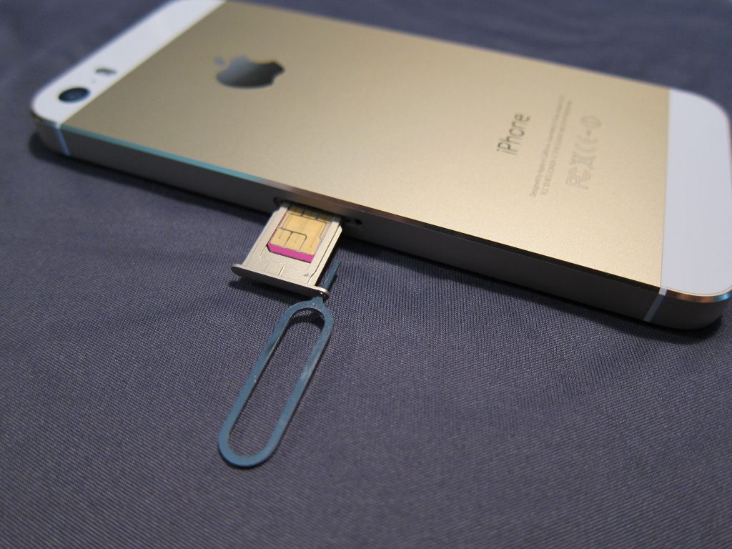 ツールを使用してiPhone SIMカードを削除します