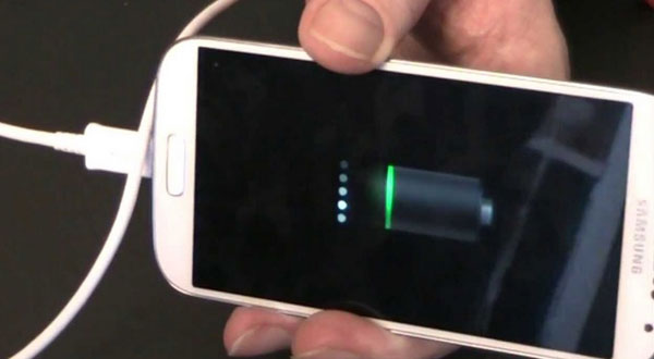 電話を充電します