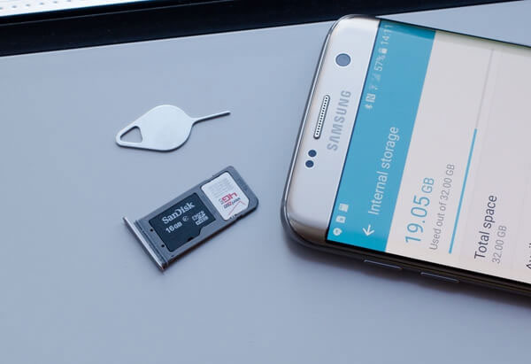 SDカードからオンにならない電話からファイルを取得する